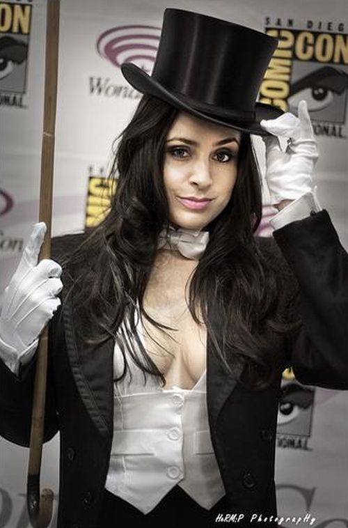 The hottest girl at WonderCon - 11