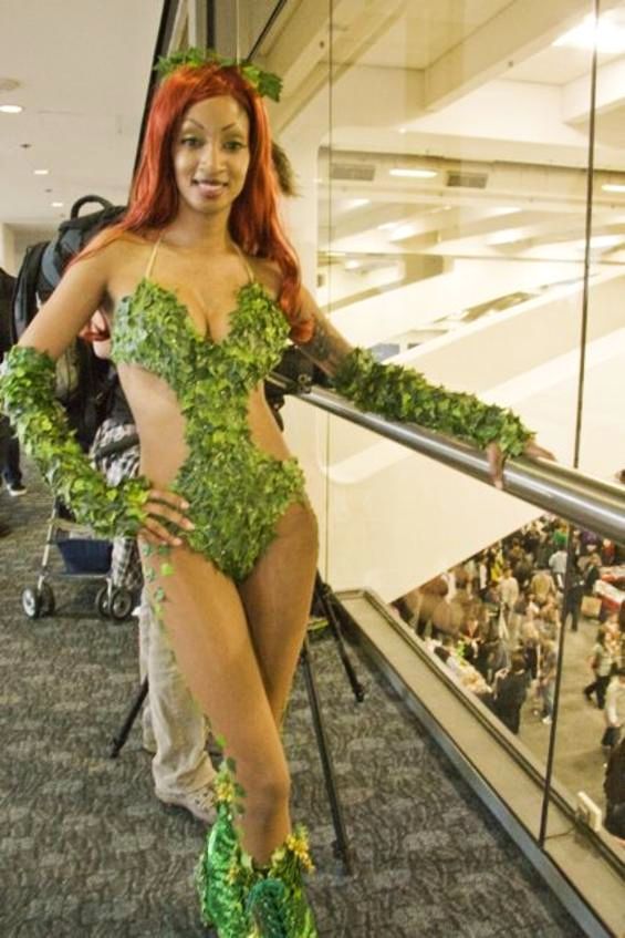 The hottest girl at WonderCon - 22