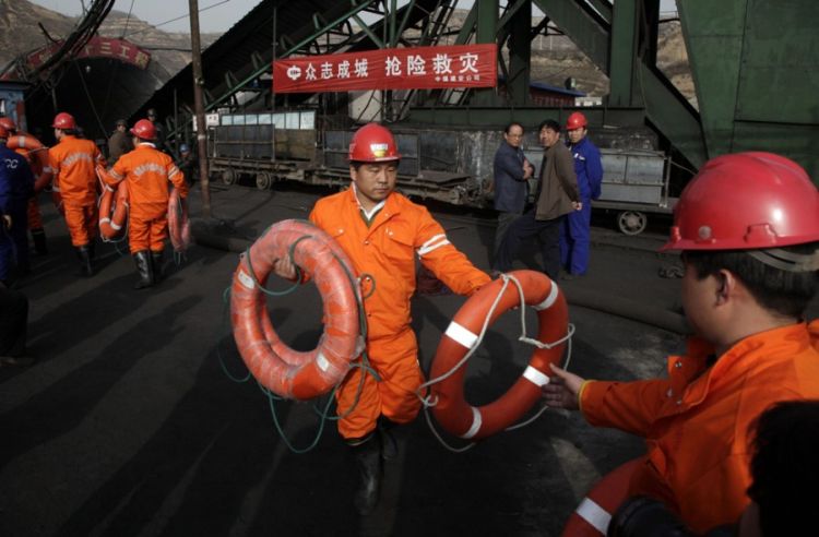 A miraculous rescue of miners in China - 17