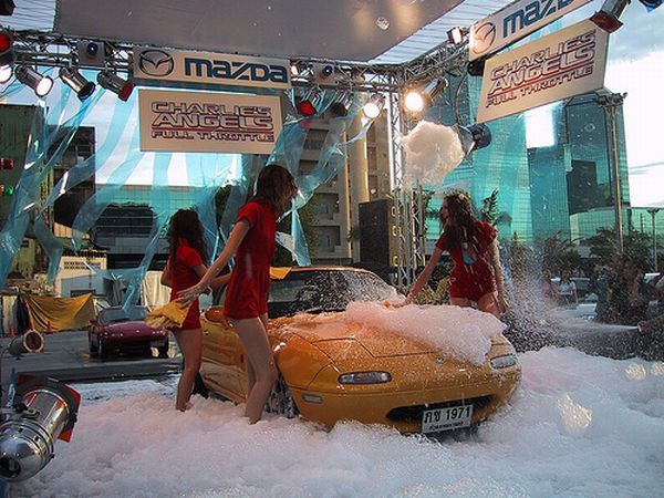 Gorgeous girls, foam and cars: that’s how a good car washing should look - 10