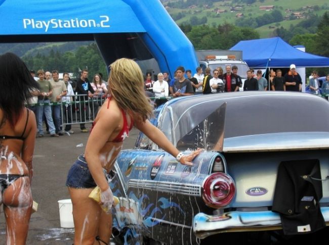 Gorgeous girls, foam and cars: that’s how a good car washing should look - 45