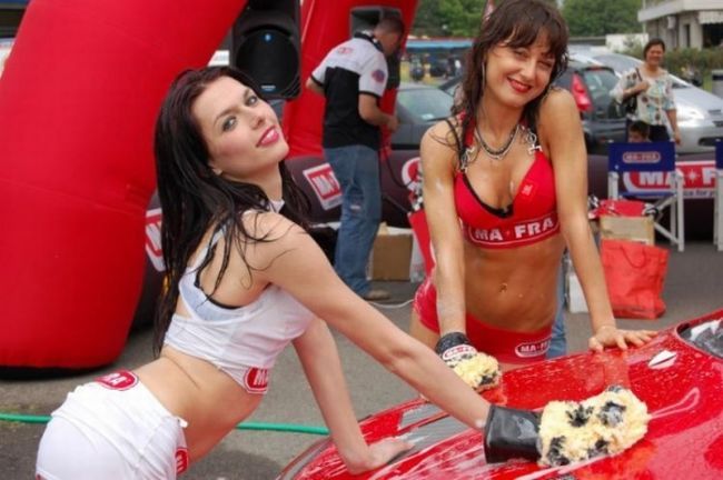 Gorgeous girls, foam and cars: that’s how a good car washing should look - 47