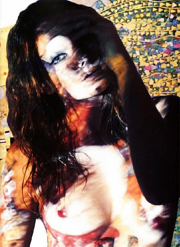 Model Eniko Mihalik got naked for the pictures of the artist Gustav Klimt - 02