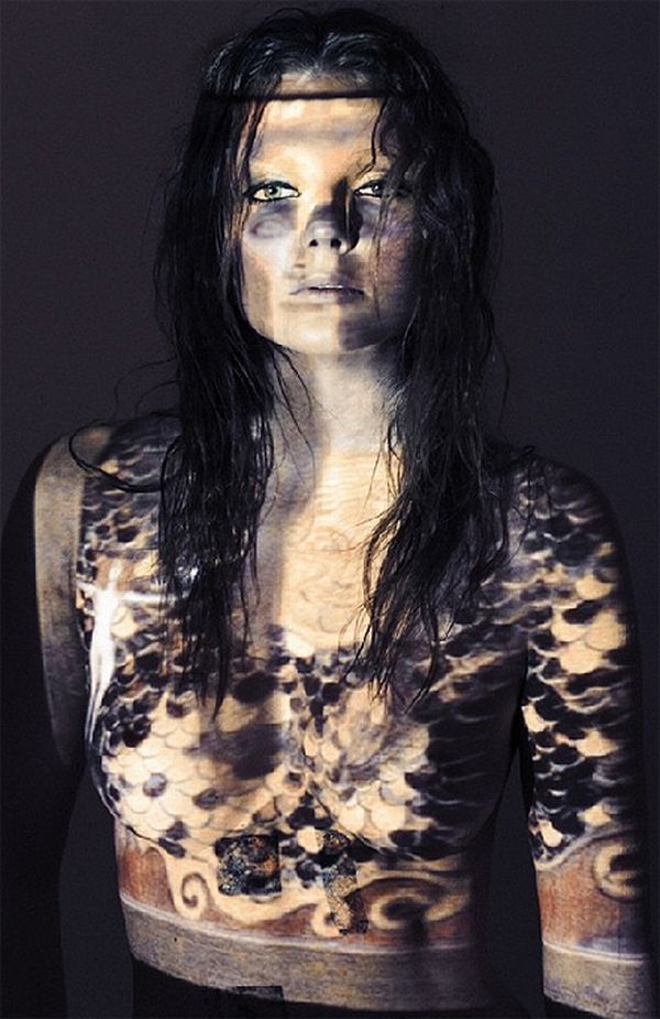 Model Eniko Mihalik got naked for the pictures of the artist Gustav Klimt - 09