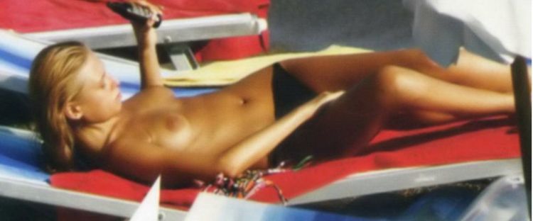 Italian actress Benedetta Valanzano taking a sunbath topless on vacation - 03