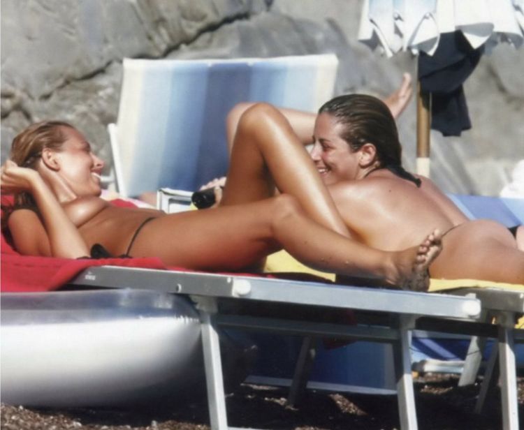 Italian actress Benedetta Valanzano taking a sunbath topless on vacation - 04