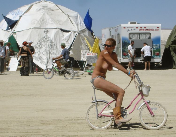 Cycling can be very sexy - 10