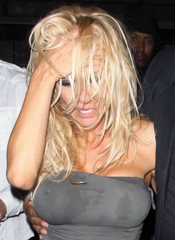 Drunk Pamela Anderson was taken out of the bar by the hands - 03