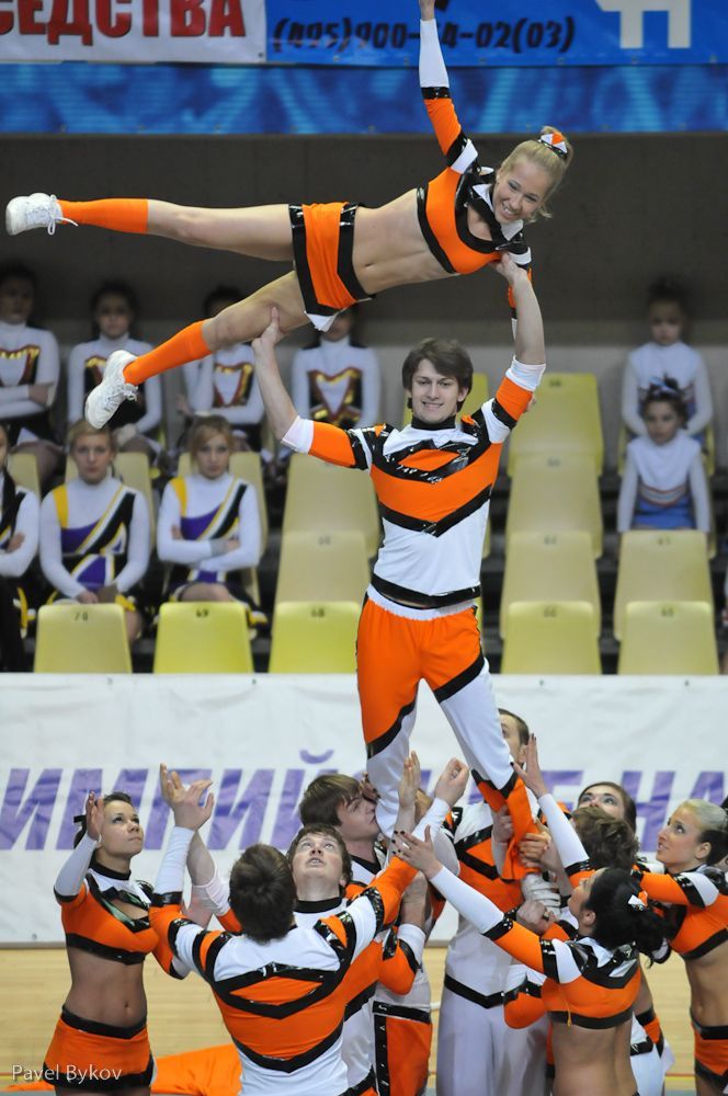 Hot Russian cheerleaders show a master class at the Moscow Championship of Cheerleaders - 09