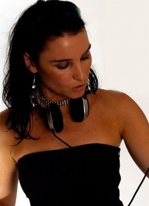 Female DJs - they turn on not only music but the crowd too - 05