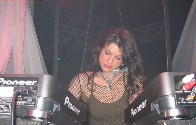 Female DJs - they turn on not only music but the crowd too - 09