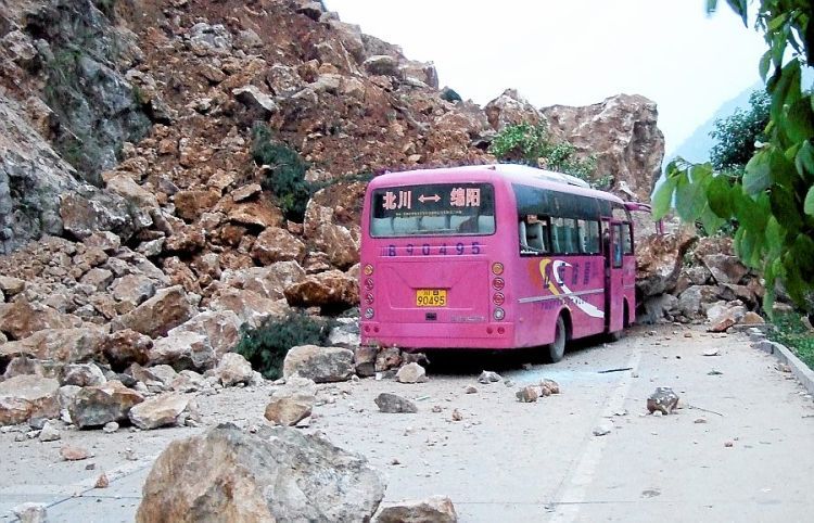 A powerful earthquake in southern China - 12