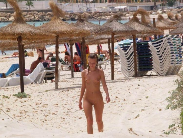 Hot days on a nudist beach - 32