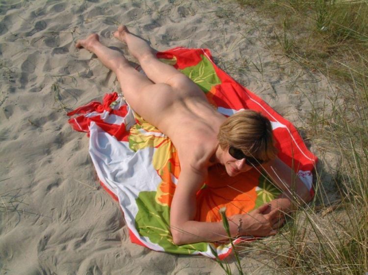 Hot days on a nudist beach - 36