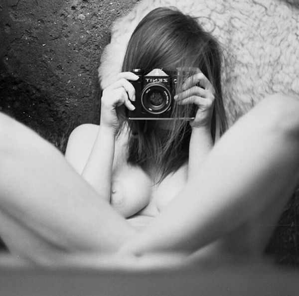 Photographer with girl nude cum