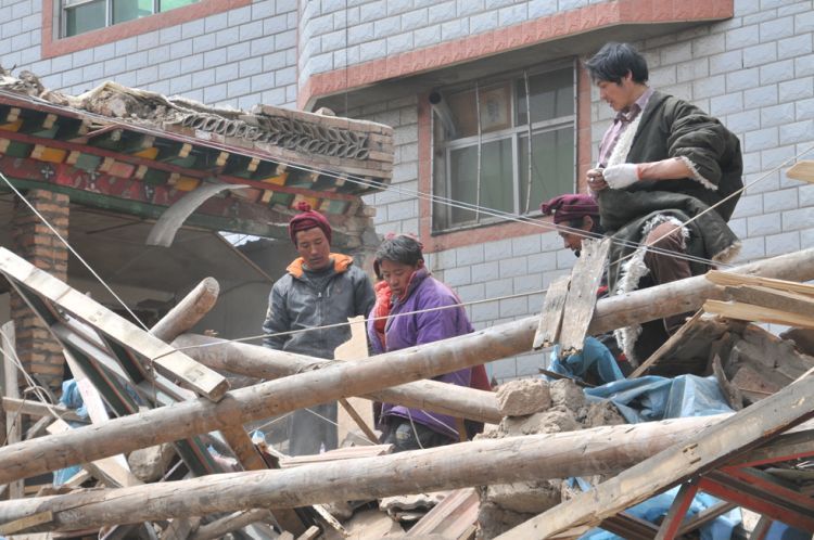 Rescue works after the earthquake in China - 09