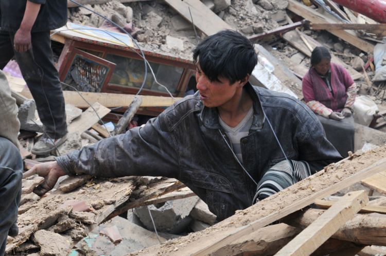 Rescue works after the earthquake in China - 10