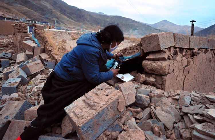 Rescue works after the earthquake in China - 19