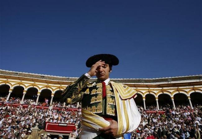 Bullfighting, a dangerous fight between a bull and a man - 01