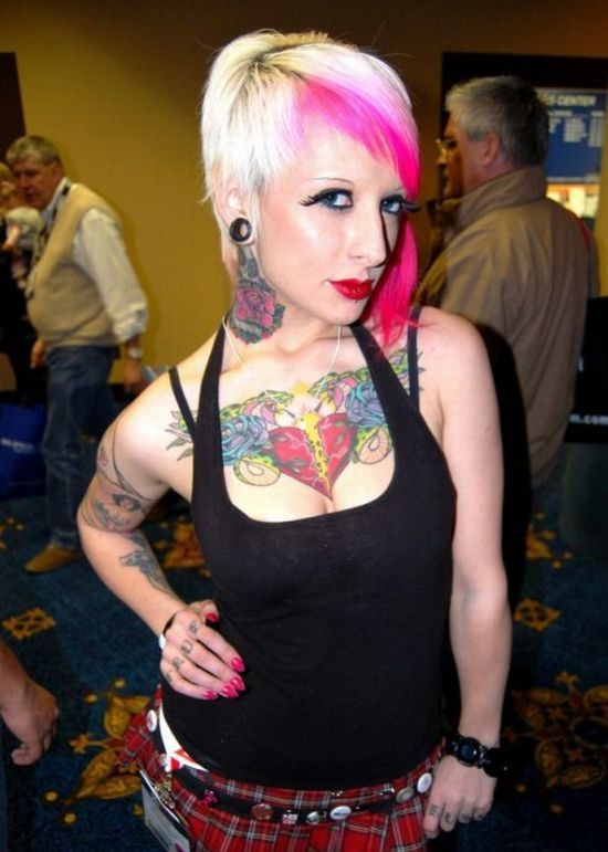Tattoos on women's breasts – add to the beauty or disfigure it? - 09