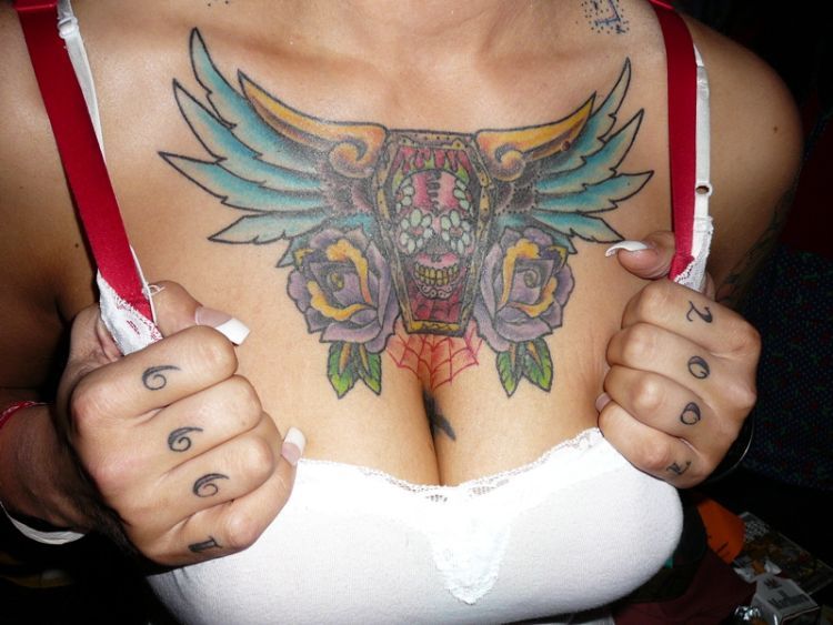 Tattoos on women's breasts – add to the beauty or disfigure it? - 32