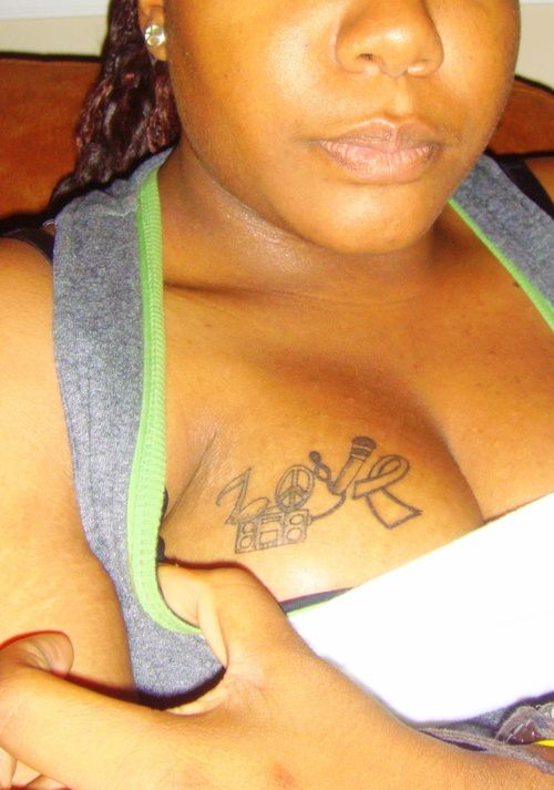 Tattoos on women's breasts – add to the beauty or disfigure it? - 40