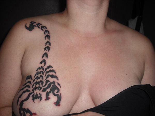 Tattoos on women's breasts – add to the beauty or disfigure it? - 41
