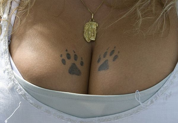 Tattoos on women's breasts – add to the beauty or disfigure it? - 42