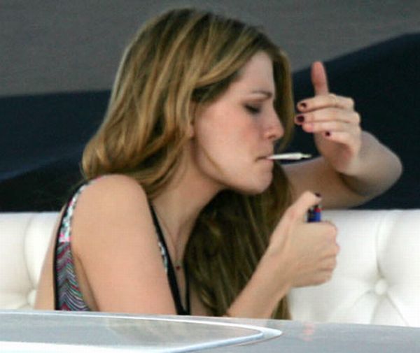 Celebs are busted while smoking marijuana - 15