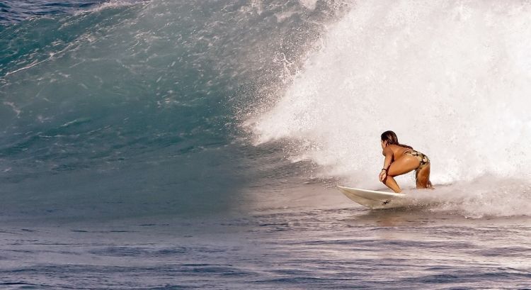 Female surfers - these beauties know what adrenaline is - 10