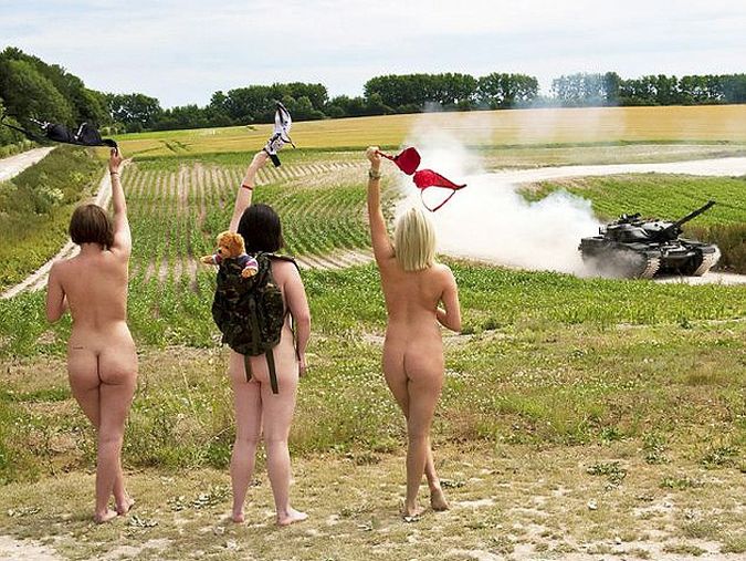 The wives of British soldiers were photographed naked for a calendar - 07