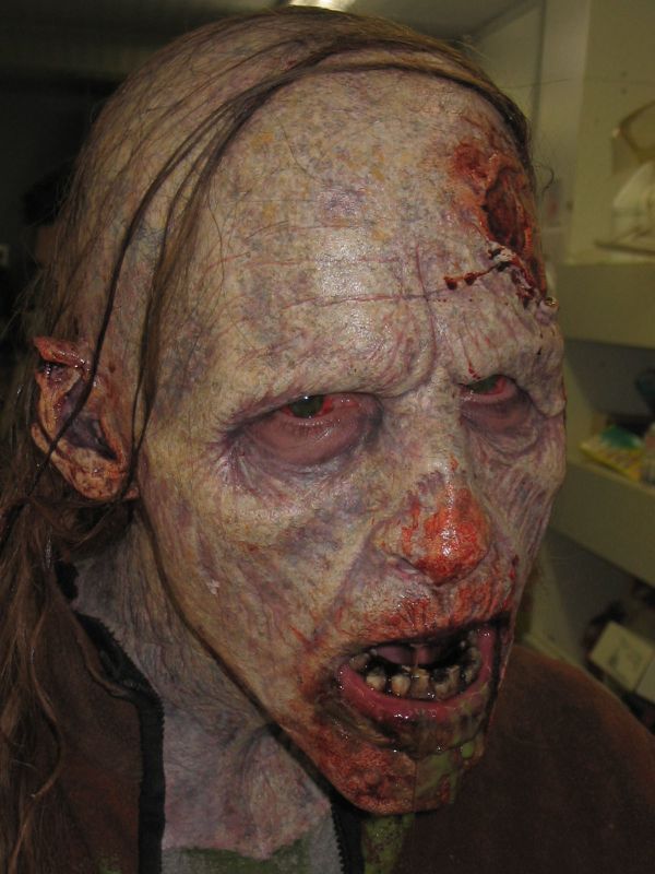 This zombie makeup seems so real that it’s kinda spooky - 12