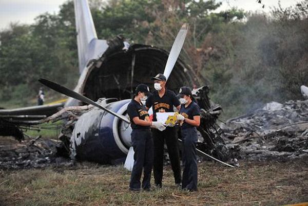 Plane crash in the Philippines - 30