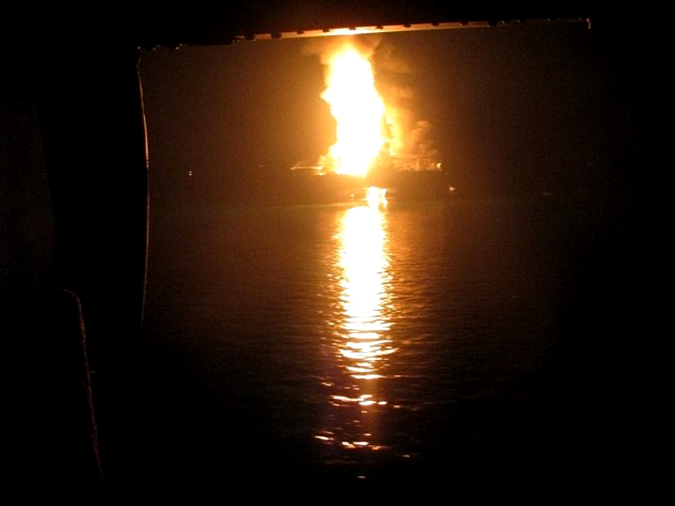 Oil platform exploded near the coast of the United States - 12