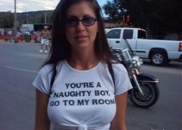 Girls in funny t-shirts - 02