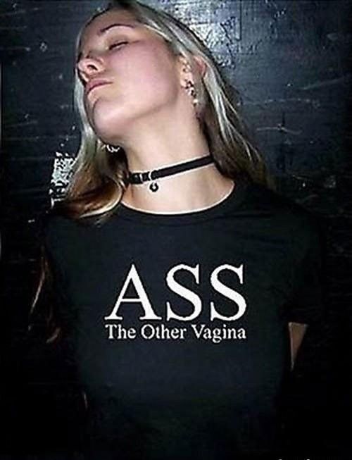 Girls in funny t-shirts - 09