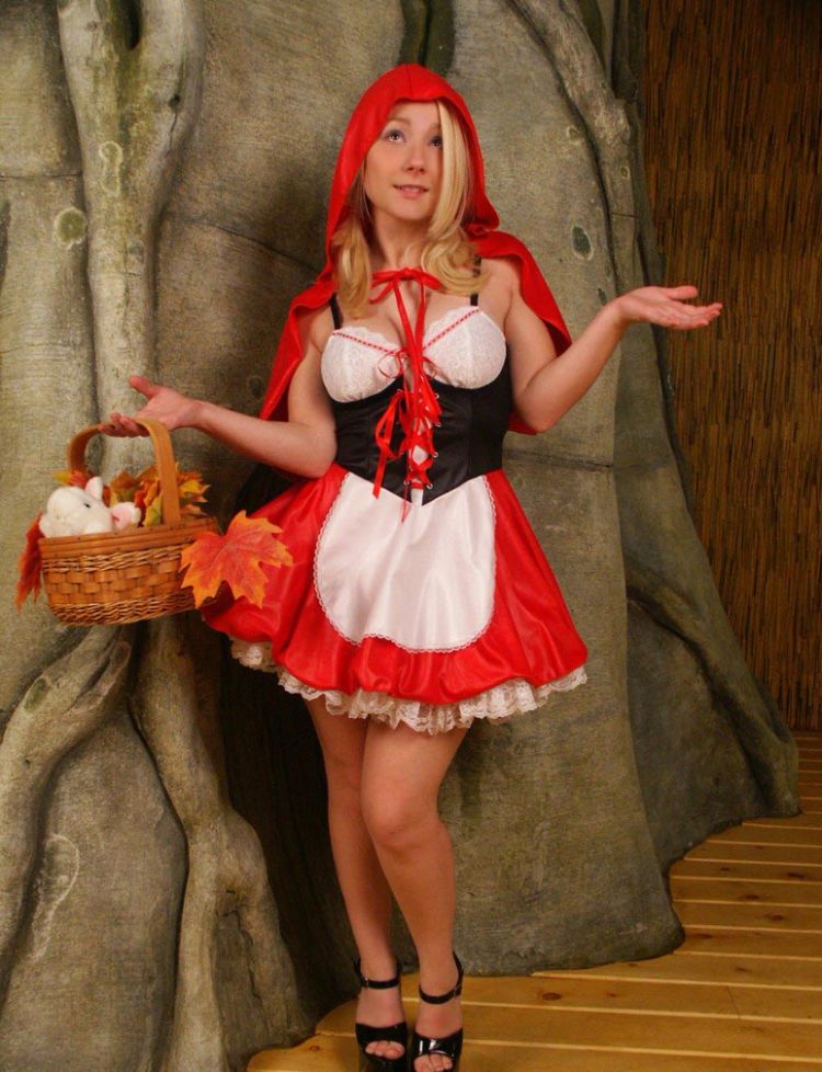 Little Red Riding Hoods that shouldn’t be shown to children - 17