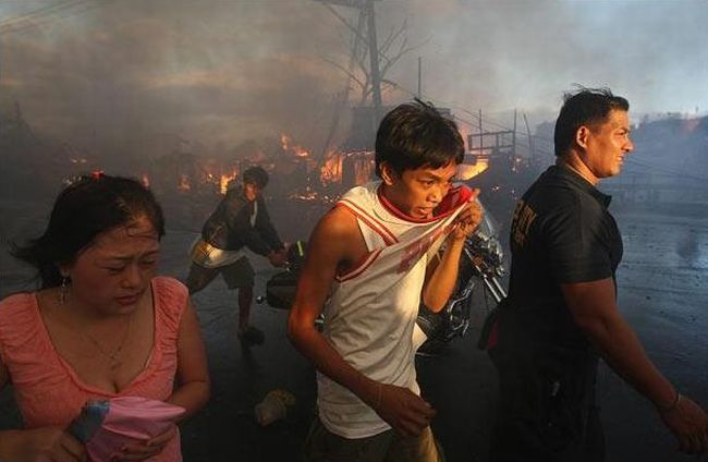 A terrible fire engulfed the slums in the Philippines - 05
