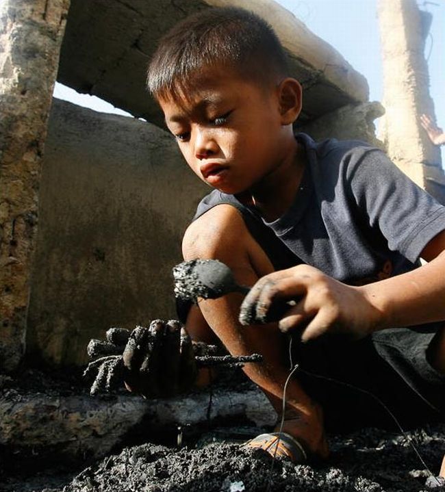 A terrible fire engulfed the slums in the Philippines - 10