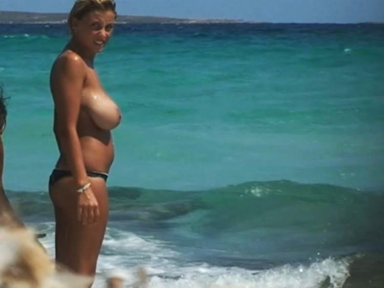 Muchacha with amazing breasts on the beach - 07