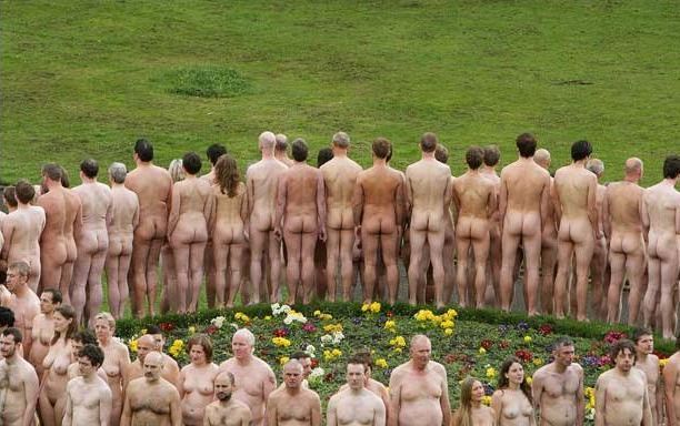 A thousand people got naked in the name of art - 01
