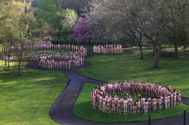 A thousand people got naked in the name of art - 04