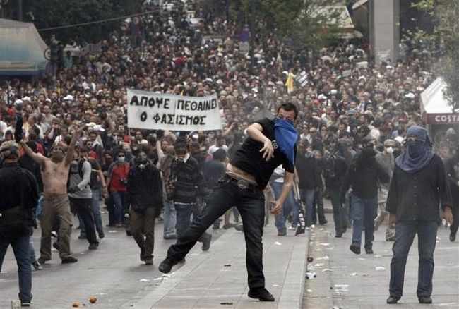 Nationwide strike in Greece - 01