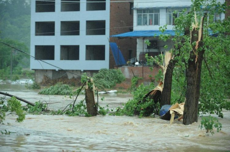A powerful hurricane hit China - 08