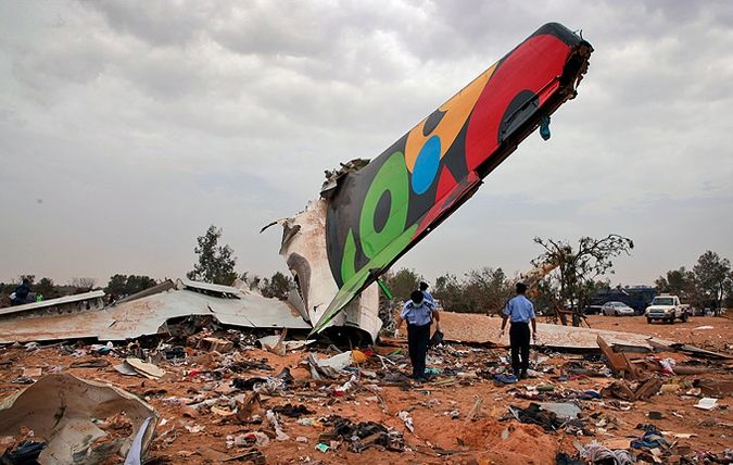An airliner crashed in the Libyan capital - 01
