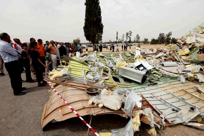 An airliner crashed in the Libyan capital - 02