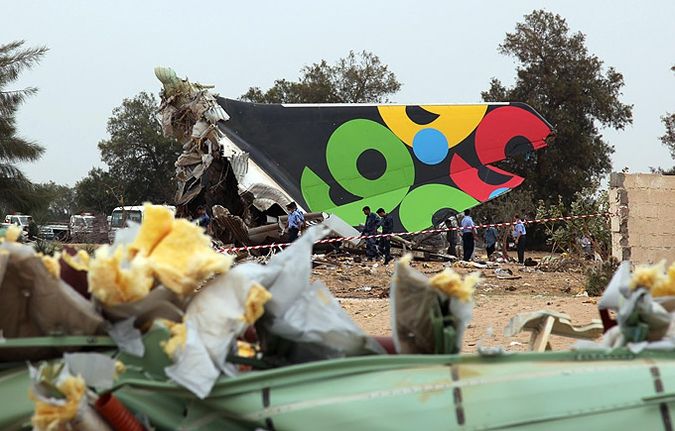An airliner crashed in the Libyan capital - 05