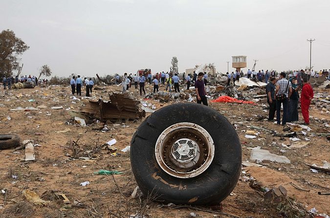 An airliner crashed in the Libyan capital - 06
