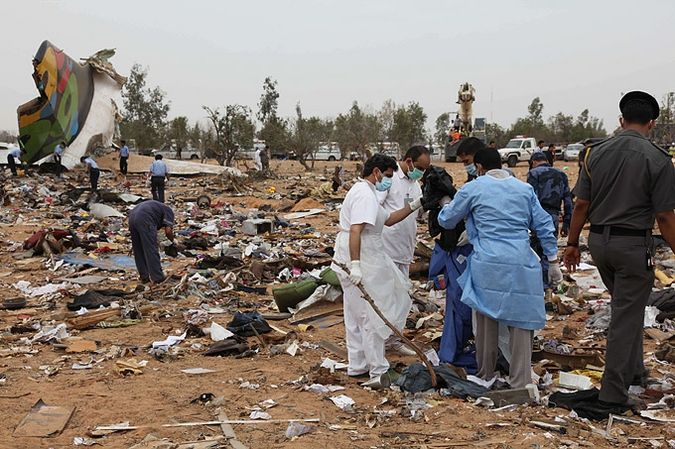 An airliner crashed in the Libyan capital - 07