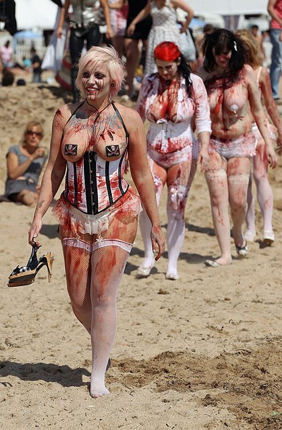 Bloody zombies in Cannes - 02